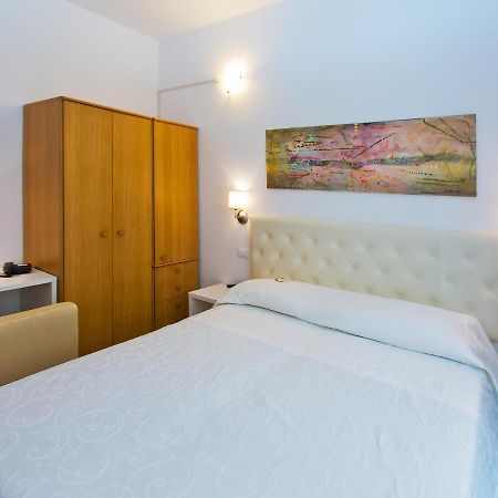 Hotel Maine Finale Ligure Exterior foto